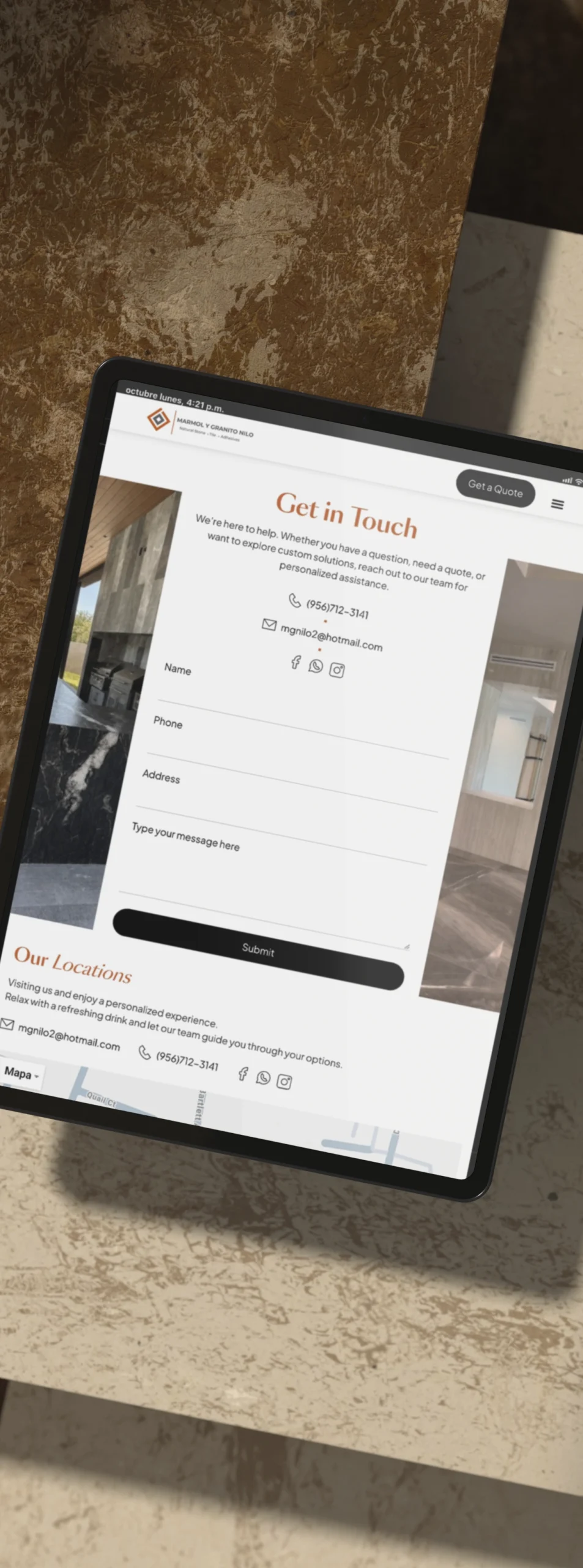 Sitio web de Mármol y Granito Nilo mostrado en una tablet, con formulario de contacto y datos de ubicación.